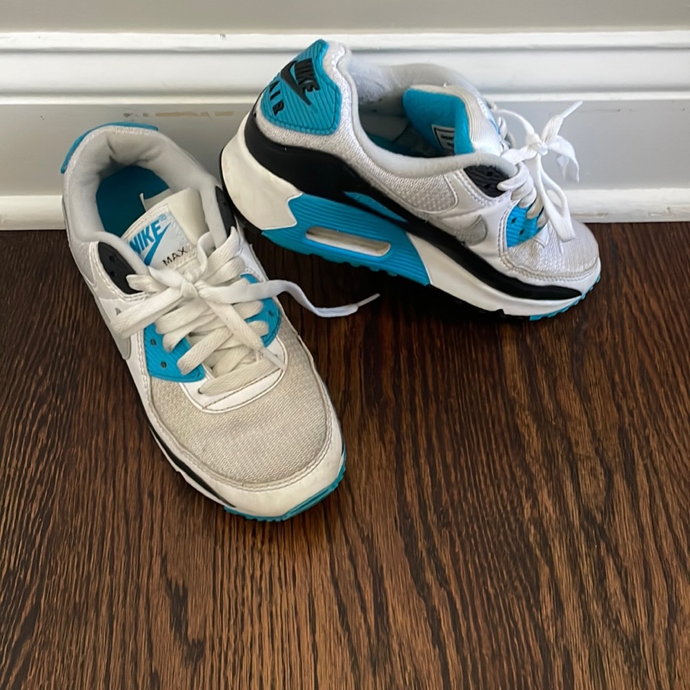 Kids Nike Air Max size 4